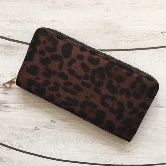 Handbags - 🎉HPx2🎉-Gorgeous Ultra Suede Leopard Print Wallet